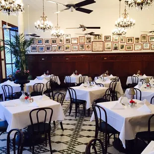 Dining room at Arnauds
