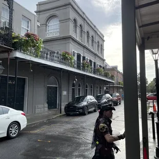Cedric our ghost tour guide speaking on Lalaurie Mansion and it's history.