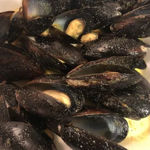 1 lbs. of mussels side