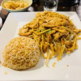 Chicken lo mein