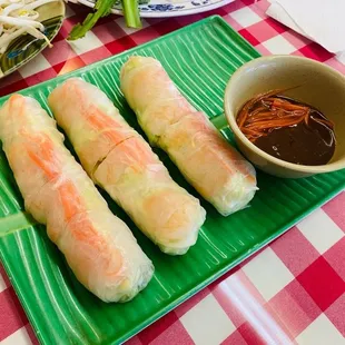 Spring rolls with peanut sauce