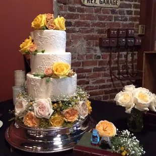 Beautiful lace piping detail on cake.