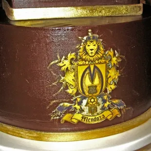 Bonnie was able to duplicate our personalized family crest onto our wedding cake!