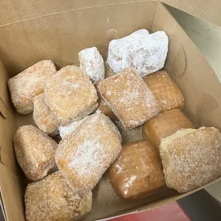 Beignets (donuts)