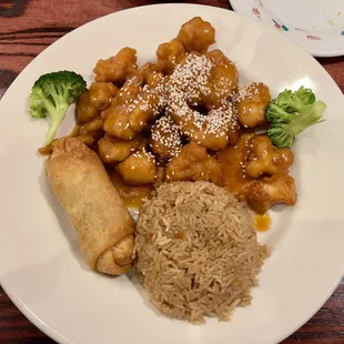 L3. Sesame Chicken Dinner Special