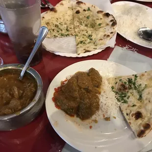 Lamb vindaloo, garlic naan