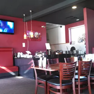 Order here, and be seated. They will bring it out to you!