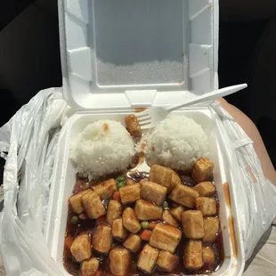 (W12) General Tso&apos;s tofu (originally chicken but I don&apos;t eat meat so I asked for tofu)