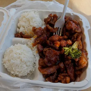 Don&apos;t expect too much broccoli, when ordering &quot;General Tso&apos;s chicken with steamed broccoli&quot;