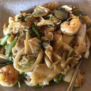 Spicy Drunken Wide Noodle (Kee-Mao)