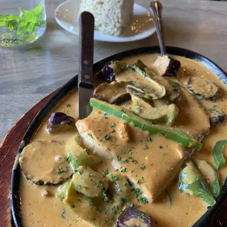 Grilled Salmon with Curry Sauce (Chu-Chee)