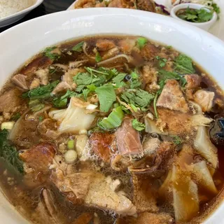 B08. Roasted Duck Noodle Soup