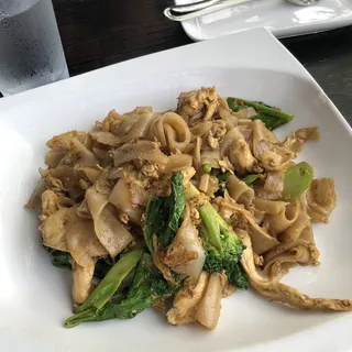 C02. Pad See Ew Noodle