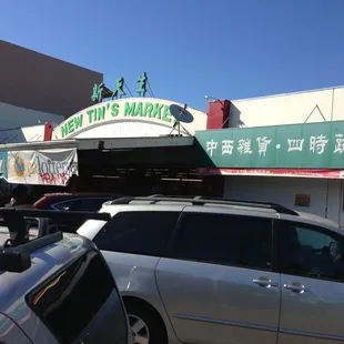 The store doesn&apos;t sell fresh ginseng.  This place is busy!