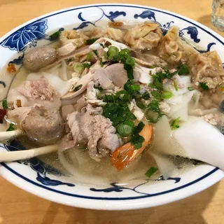 3. Combination Won Ton Rice Stick Soup