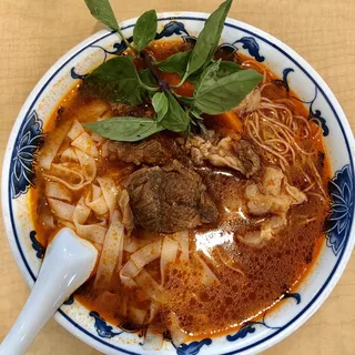 7. Beef Stew with Tendon Rice Stick & Egg Noodle