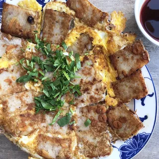 30. Fried Taro Flour Cake with Egg Peanut
