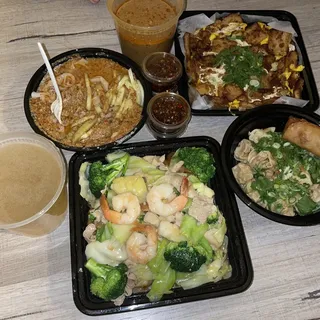 62. Chow Fun with Vegetables & Tofu