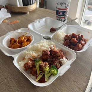 General Tso&apos;s Chicken, sesame chicken and honey chicken