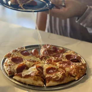 Very delicious, crispy and garlicky pepperoni pizza ;)...