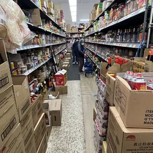 Condiments &amp; sauce aisle