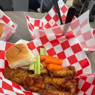 chicken, poultry, bbq wings, fried chicken wings, bbq chicken, chicken wings and fried chicken, food, fried chicken, chicken wings