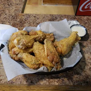 a basket of fried chicken wings