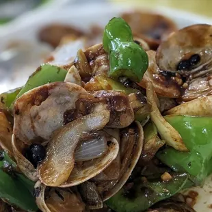 a plate of clams and vegetables