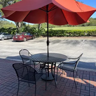 Outside Seating - Pet Friendly ( outside)