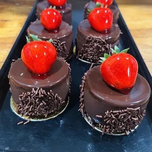 food, cupcakes, dessert