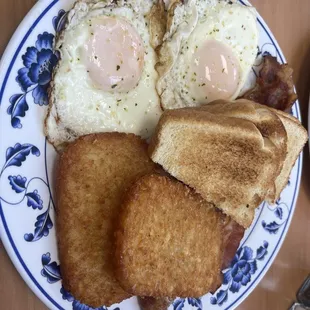 2 eggs any style(mine over easy) with bacon and hashbrowns, white toast