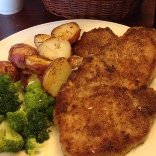Breaded Porkchops &amp; Rosemary Redskins