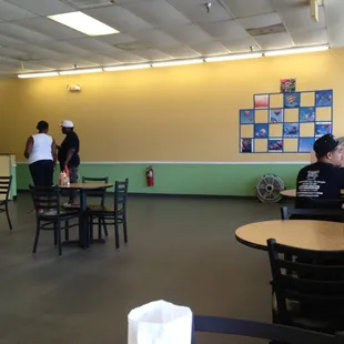 Lotsa room to eat inside