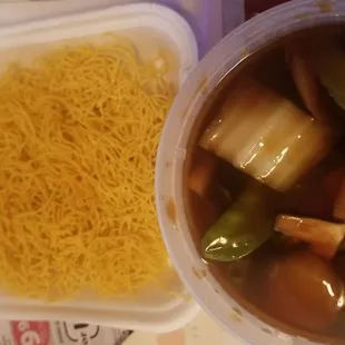 Pan fried noodles with vegetables