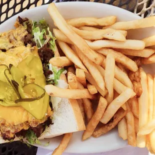 1/2 Cheesesteak Combo (comes w beverage)