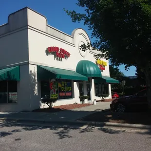 The New York Diner is a misleading name because it is a Mexican restraunt. Best breakfast in Knightdale