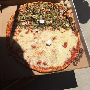 Pizza that I ordered:  Half Cheese and Half Vegi!  BEST NY PIZZA enjoy!