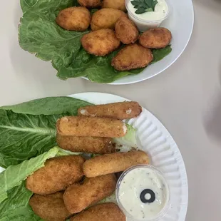 food, chicken wings and fried chicken