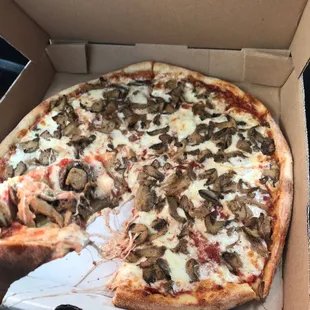 14inch with extra mushroom. This is the best pizza in the area hands down.