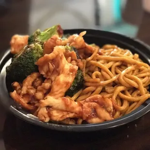 Chicken and broccoli with lo mein in brown sauce.