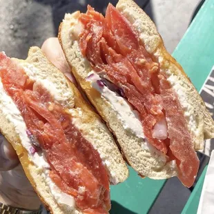 Lox Classic - cream cheese, tomato, red onions