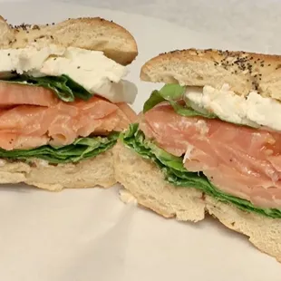 Lox Yankee - Lox salmon, mozzarella, tomato, spinach, balsamic
