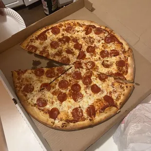 Large pepperoni pizza