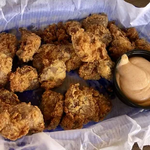 food, chicken wings and fried chicken