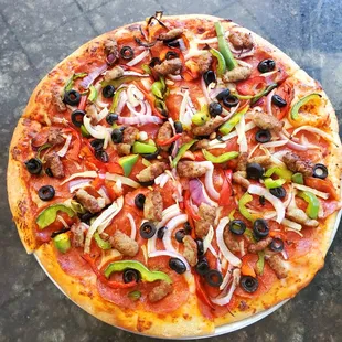 Medium cali combo pizza