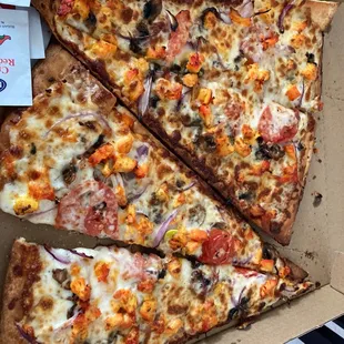 (2) lunch slices of garlic chicken pizza