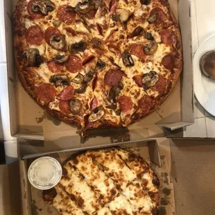 Large Pepperoni and mushroom, 10 Pieces Cheesy Garlic Bread Sticks