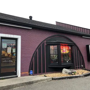 Open on Sundays until 8pm!