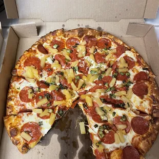 Pepperoni, white sauce, pineapple, green onion