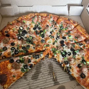 Red sauce, olives, green onions, sausage